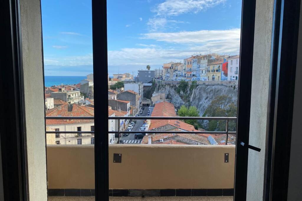Vues exceptionnelles mer, port et toits de Sète Esterno foto