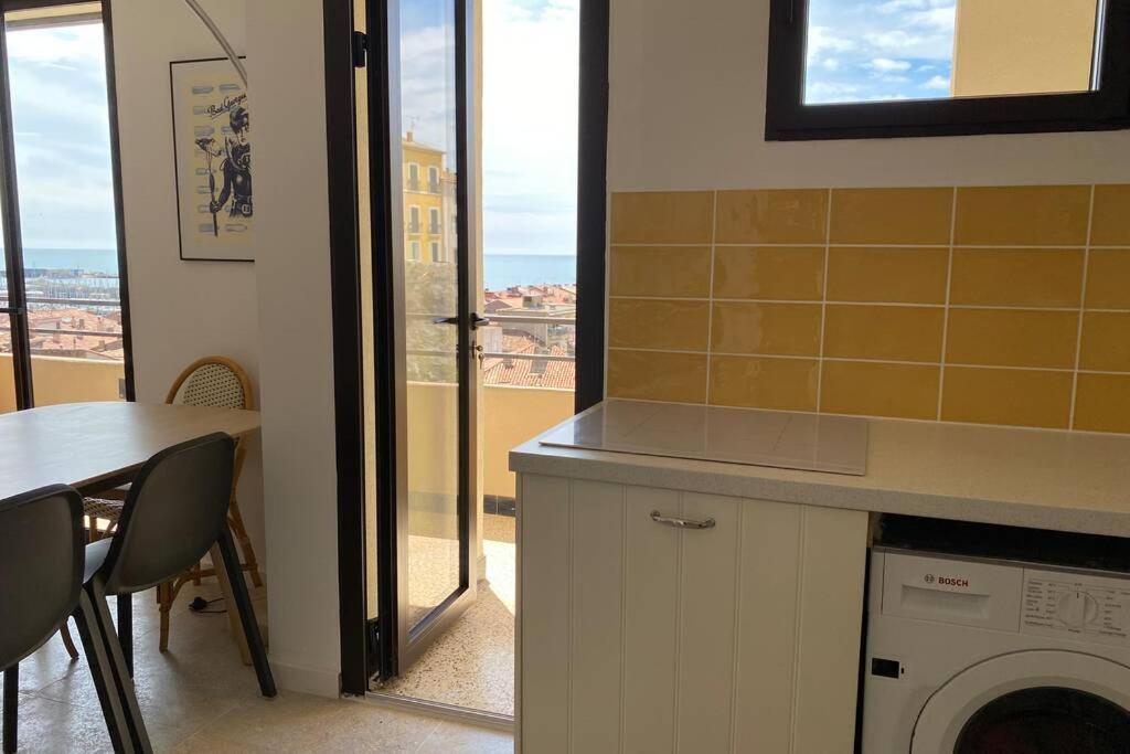 Vues exceptionnelles mer, port et toits de Sète Esterno foto