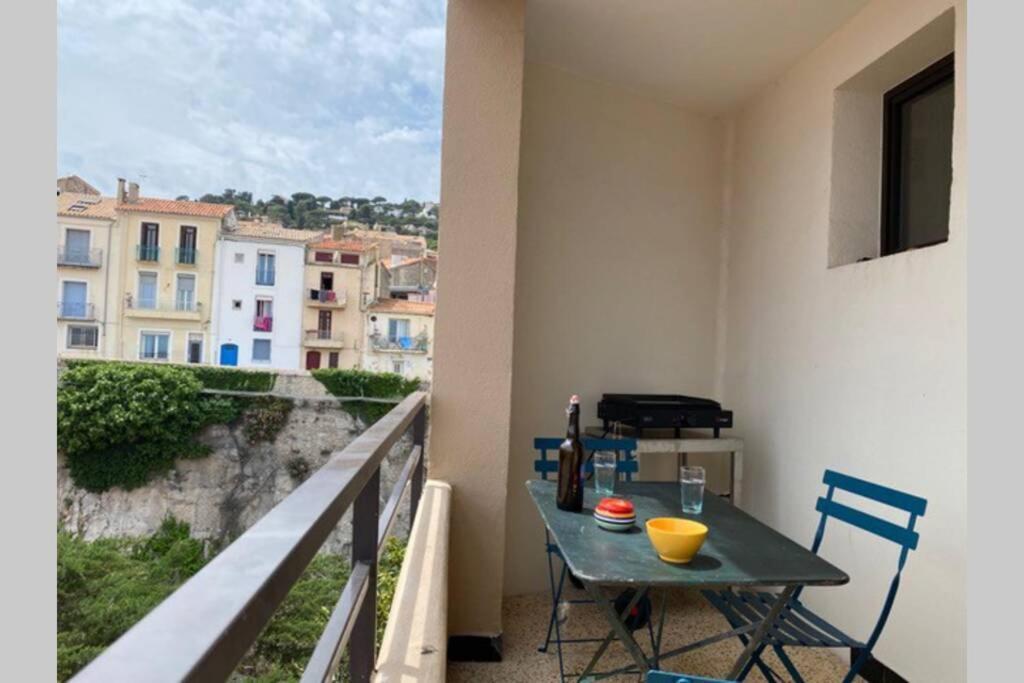 Vues exceptionnelles mer, port et toits de Sète Esterno foto
